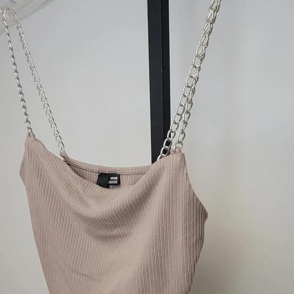 G Chain Strap Crop Tank - Picture 2 of 4